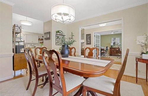 Greensboro House | Fantastic Cottage with big backyard near the city