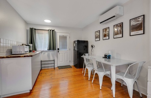 Quilcene Cabin | Fantastic dog-friendly building with 4 suites, wooded surrounding & fast WiFi