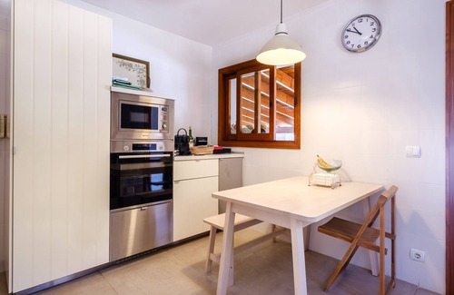 Can Furnet House | Fantastic Holiday Home with Sea View, Pool, Terrace