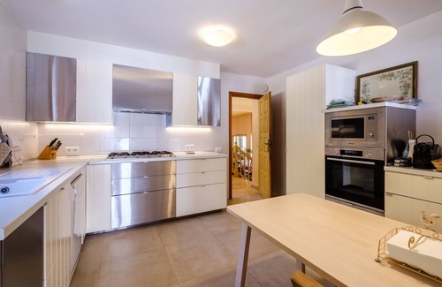 Can Furnet House | Fantastic Holiday Home with Sea View, Pool, Terrace