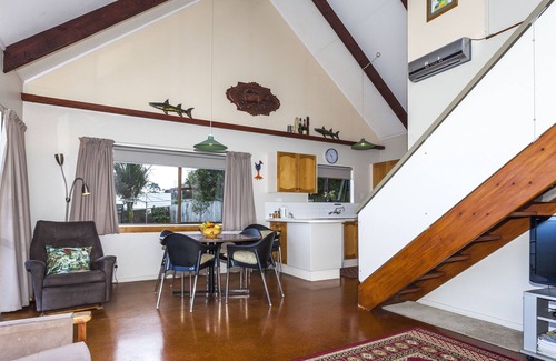 Hot Water Beach House | Fantastic Family Holiday Home with Breathtaking Views over Hot Water Beach