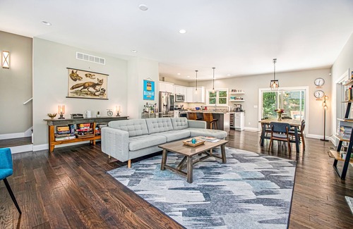 Lakeside House | Fantastic family home near the lake with WiFi and large deck