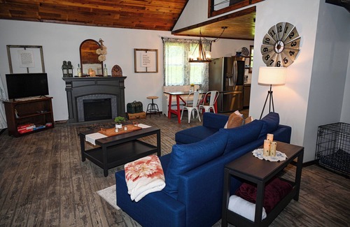 Marble House | Fantastic Farmhouse with all the old world charm and modern amenities. Close to Murphy and Casino