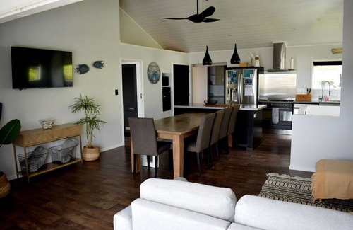 Te Puru House | Fantastic fishing, boating and water activities!