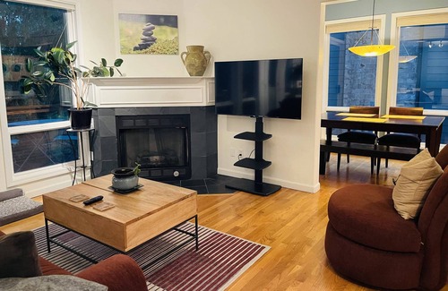 Southwest Hills Condo | Fantastic Forested Retreat, Pet Friendly, Multiple Decks, Lots of Natural Light, 3 Miles to Downtown