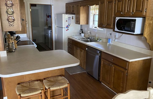 Hemphill House | Fantastic get away house on lake