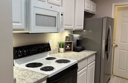 Strongsville Condo | Fantastic get away in Strongsville!