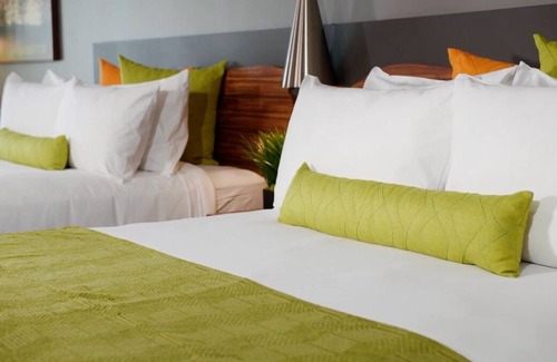 Circleville Resort | Fantastic Getaway for your Family! 3 Large Accommodations w/ Free Parking! Pools