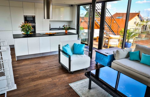 Issy-les-Moulineaux House | Fantastic House & Gardens - 360 ° view over Paris