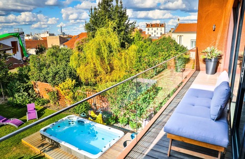 Issy-les-Moulineaux House | Fantastic House & Gardens - 360 ° view over Paris