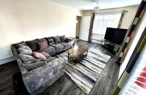 Basildon House | Fantastic Holiday Home