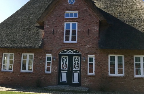 Oldsum House | Fantastic holiday home with thatched roof on Föhr