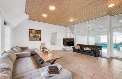 Vedersø Klit House | Fantastic Holiday Home With Pool And Spa For 20 People
