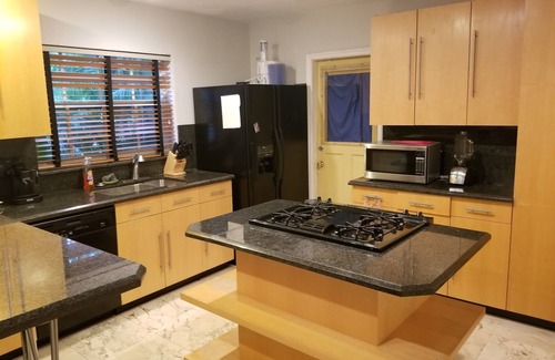 Little Ranches House | Fantastic Hollywood Home- 60 day Min Stay
