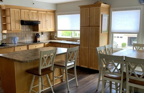 North Beach Haven House | Fantastic Home! Five Star Rating! Steps to Beach (see video). Centrally Located.