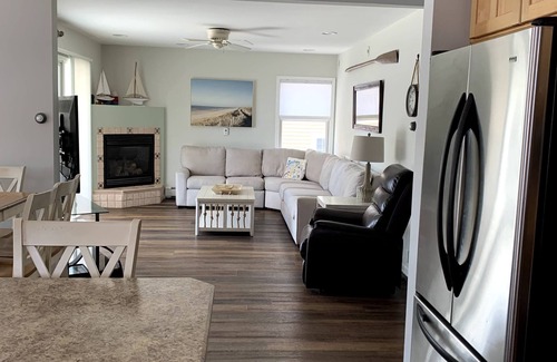 North Beach Haven House | Fantastic Home! Five Star Rating! Steps to Beach (see video). Centrally Located.