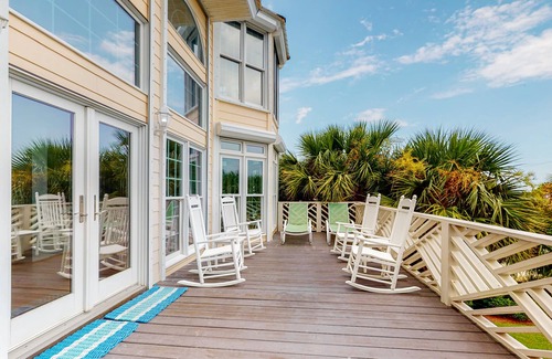 Edisto Island House | Fantastic House 1 Block From Beach w/Beach View, Free WiFi, Patio