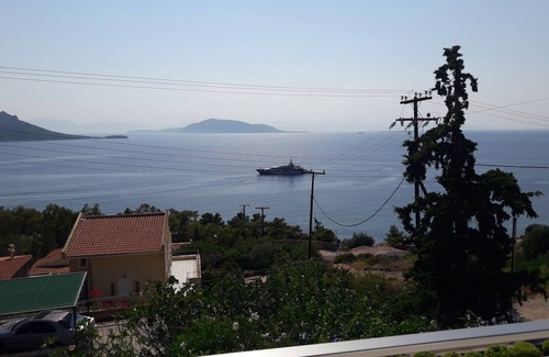 Kontos Cottage | Fantastic House with a Wonderful View of the Sea