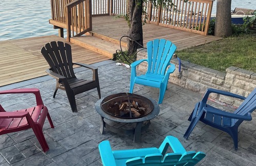 Scugog Cottage | Fantastic Lake Views and Gorgeous Sunsets All year round