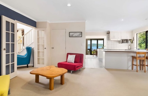 Kawaha Point House | Fantastic Lake Edge Villa