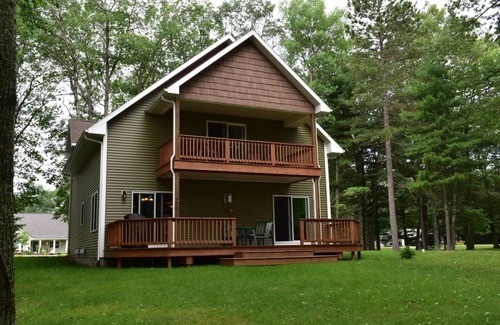 Oscoda House | Fantastic Lake House Getaway!
