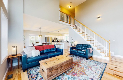 West Wareham House | Fantastic lakefront home with firepit, game room, fireplace & W/D - dog-friendly