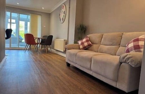 Ipswich House | Fantastic Large 3 Bedroom House - Perfect for Families!