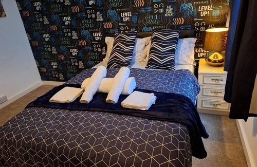 Chatham Apartment | Fantastic Large Room with free parking