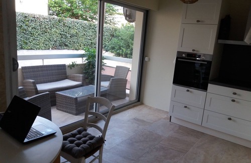 Saint-Cyr-sur-Mer Apartment | Fantastic location, just cross the road and you are on the beach !