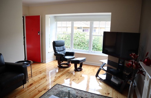 Glenelg East Apartment | Fantastic location, only a short walk to Jetty Rd or hop on a tram to the city.