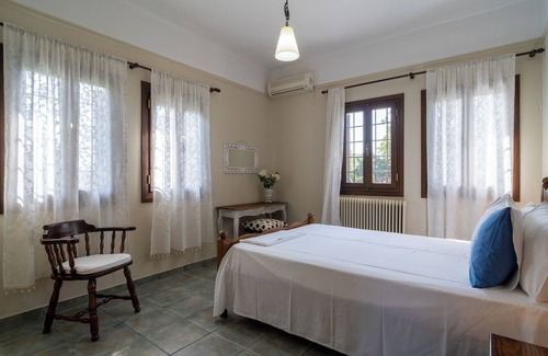 Kato Lechonia Villa | Fantastic Manor Garden Home, next to Volos & Beach
