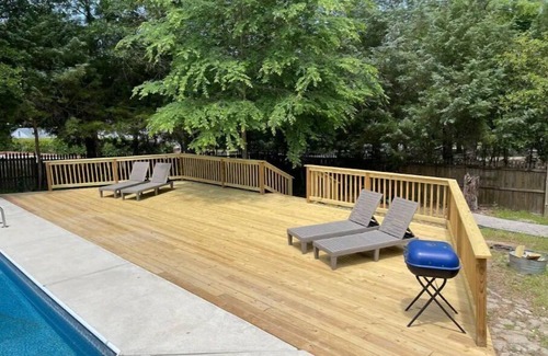 Summerville House | Fantastic Master’s Rental- 1 mile away!