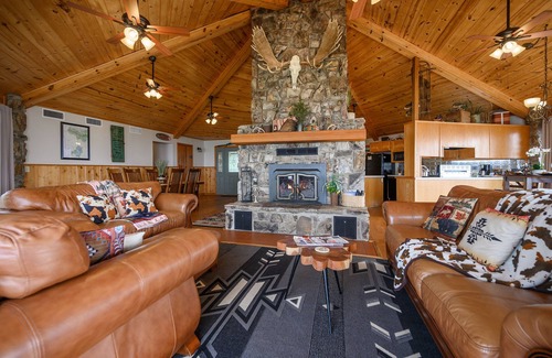 Smithville Cabin | Fantastic mountain views, game room, 16 acres, high speed Internet and privacy.