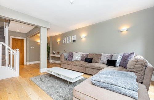 Angel Apartment | Fantastic Multilevel 3BR, Vibrant Angel, 5min Tube