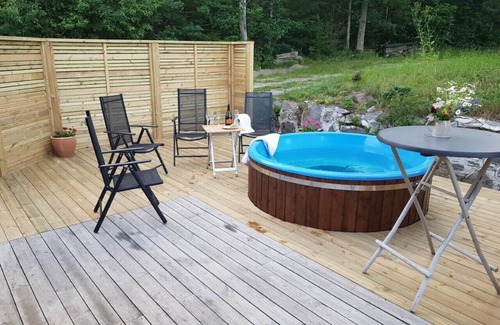 Olofstrom House | Fantastic nature, hot tub, boat, sauna
