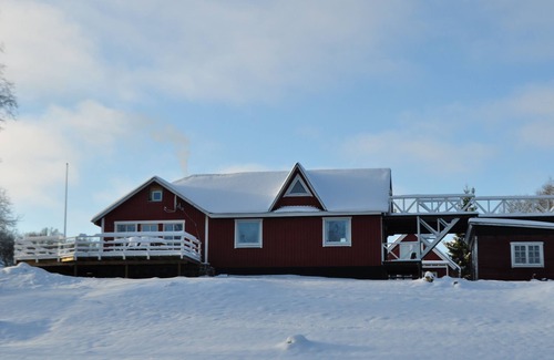 Olofstrom House | Fantastic nature, hot tub, sauna, boat on the lake, fishing paradise