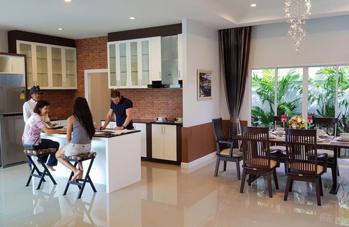 Huai Yai Villa | Fantastic New Private Pool Villa in Pattaya, 3 Double Beds with Home Automation!