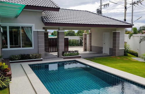 Huai Yai Villa | Fantastic New Private Pool Villa in Pattaya, 3 Double Beds with Home Automation!