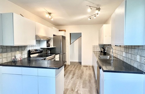 West Vancouver House | Fantastic Oceanview Home Near Beach/Shopping Centre/Downtown/Top Attractions