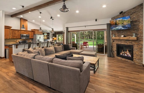 Ronald House | Fantastic Outdoor Living! Private Hot Tub and Summer Pool!