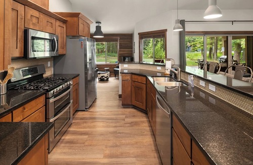 Ronald House | Fantastic Outdoor Living! Private Hot Tub and Summer Pool!