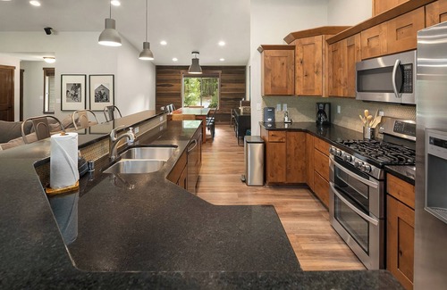 Ronald House | Fantastic Outdoor Living! Private Hot Tub and Summer Pool!