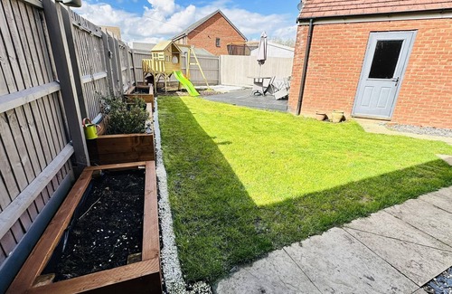 Wootton House | Fantastic, pet friendly 3 Bedroom House in Bedford