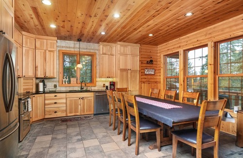 Parkdale House | Fantastic Rustic Mountain Lodge, Game Room w/Pool Table, *Pet Friendly* Close 2 Gov Camp & Hood Riv