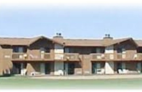 Mishicot Condo | Fantastic resort close to Lake Michigan beaches and 30 minutes from Green Bay