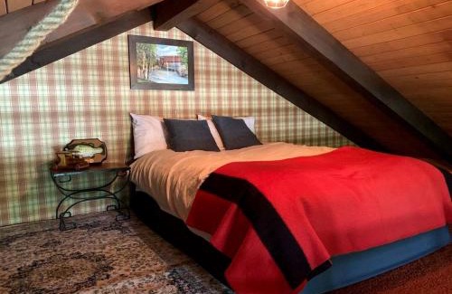 Wevertown House | Fantastic Secluded Cabin with Nice Sights in North Creek, New York