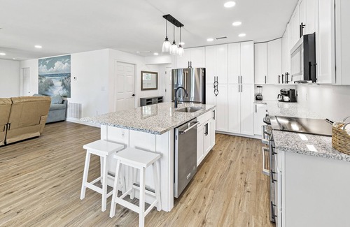 Lillian House | FANTASTIC SPECIALS!BOOK NOW AND SAVE*Newly remodeled private bay front house.