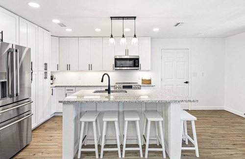 Lillian House | FANTASTIC SPECIALS!BOOK NOW AND SAVE*Newly remodeled private bay front house.