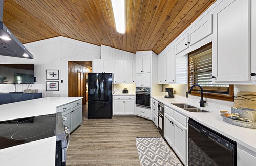 Elberta House | FANTASTIC SPECIALS-Charming Bay Front in Elberta, AL-2 BOAT SLIPS-SLEEPS 12