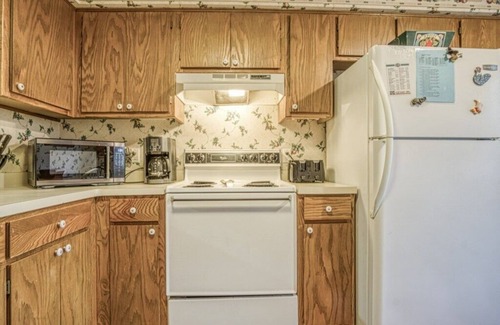Hot Springs Village House | Fantastic townhome situated in the woods - Half mile from Cortez Golf Course